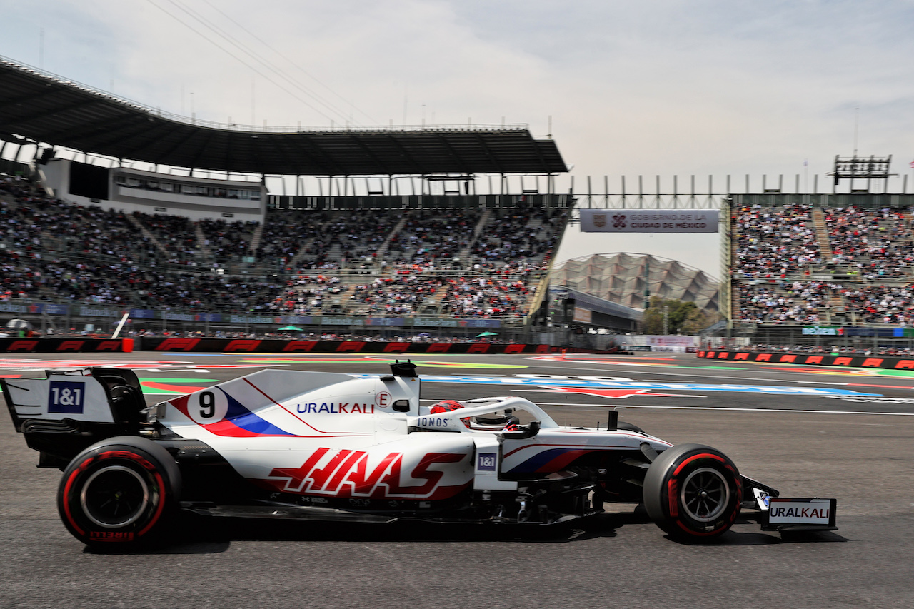 GP CITTA DEL MESSICO, Nikita Mazepin (RUS) Haas F1 Team VF-21.
05.11.2021. Formula 1 World Championship, Rd 18, Mexican Grand Prix, Mexico City, Mexico, Practice Day.
- www.xpbimages.com, EMail: requests@xpbimages.com © Copyright: Batchelor / XPB Images