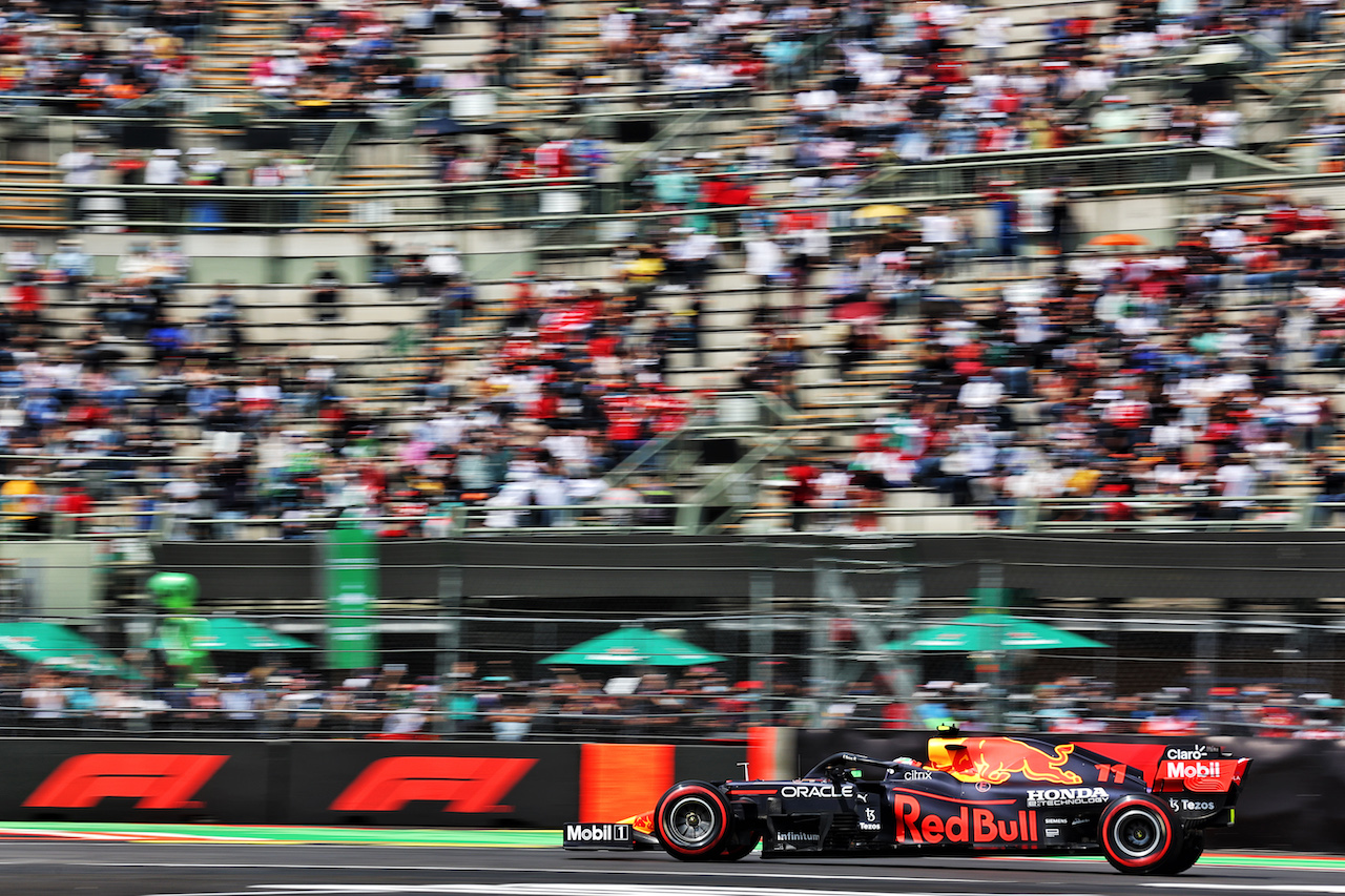 GP CITTA DEL MESSICO, Sergio Perez (MEX) Red Bull Racing RB16B.
05.11.2021. Formula 1 World Championship, Rd 18, Mexican Grand Prix, Mexico City, Mexico, Practice Day.
- www.xpbimages.com, EMail: requests@xpbimages.com © Copyright: Batchelor / XPB Images