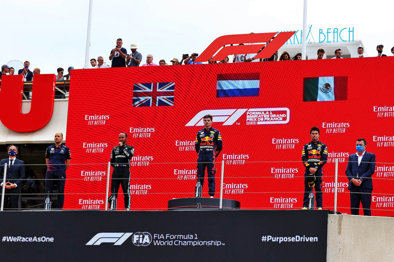 GP FRANCIA, The podium (L to R): Gianpiero Lambiase (ITA) Red Bull Racing Engineer; Lewis Hamilton (GBR) Mercedes AMG F1, second; Max Verstappen (NLD) Red Bull Racing, vincitore; Sergio Perez (MEX) Red Bull Racing, third, third.
20.06.2021. Formula 1 World Championship, Rd 7, French Grand Prix, Paul Ricard, France, Gara Day.
- www.xpbimages.com, EMail: requests@xpbimages.com © Copyright: Moy / XPB Images