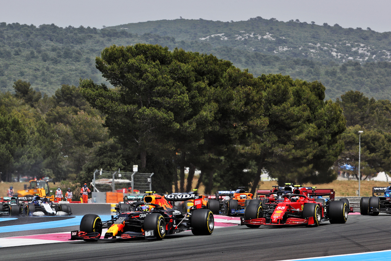 GP FRANCIA, Sergio Perez (MEX) Red Bull Racing RB16B at the partenza of the race.
20.06.2021. Formula 1 World Championship, Rd 7, French Grand Prix, Paul Ricard, France, Gara Day.
- www.xpbimages.com, EMail: requests@xpbimages.com © Copyright: Batchelor / XPB Images