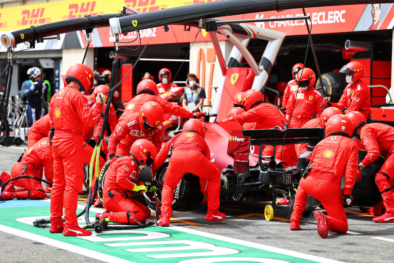 GP FRANCIA, Charles Leclerc (MON) Ferrari SF-21 makes a pit stop.
20.06.2021. Formula 1 World Championship, Rd 7, French Grand Prix, Paul Ricard, France, Gara Day.
- www.xpbimages.com, EMail: requests@xpbimages.com © Copyright: Moy / XPB Images