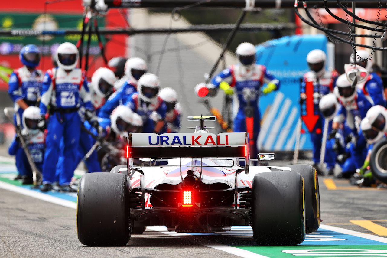 GP FRANCIA, Mick Schumacher (GER) Haas VF-21 makes a pit stop.
20.06.2021. Formula 1 World Championship, Rd 7, French Grand Prix, Paul Ricard, France, Gara Day.
- www.xpbimages.com, EMail: requests@xpbimages.com © Copyright: Moy / XPB Images