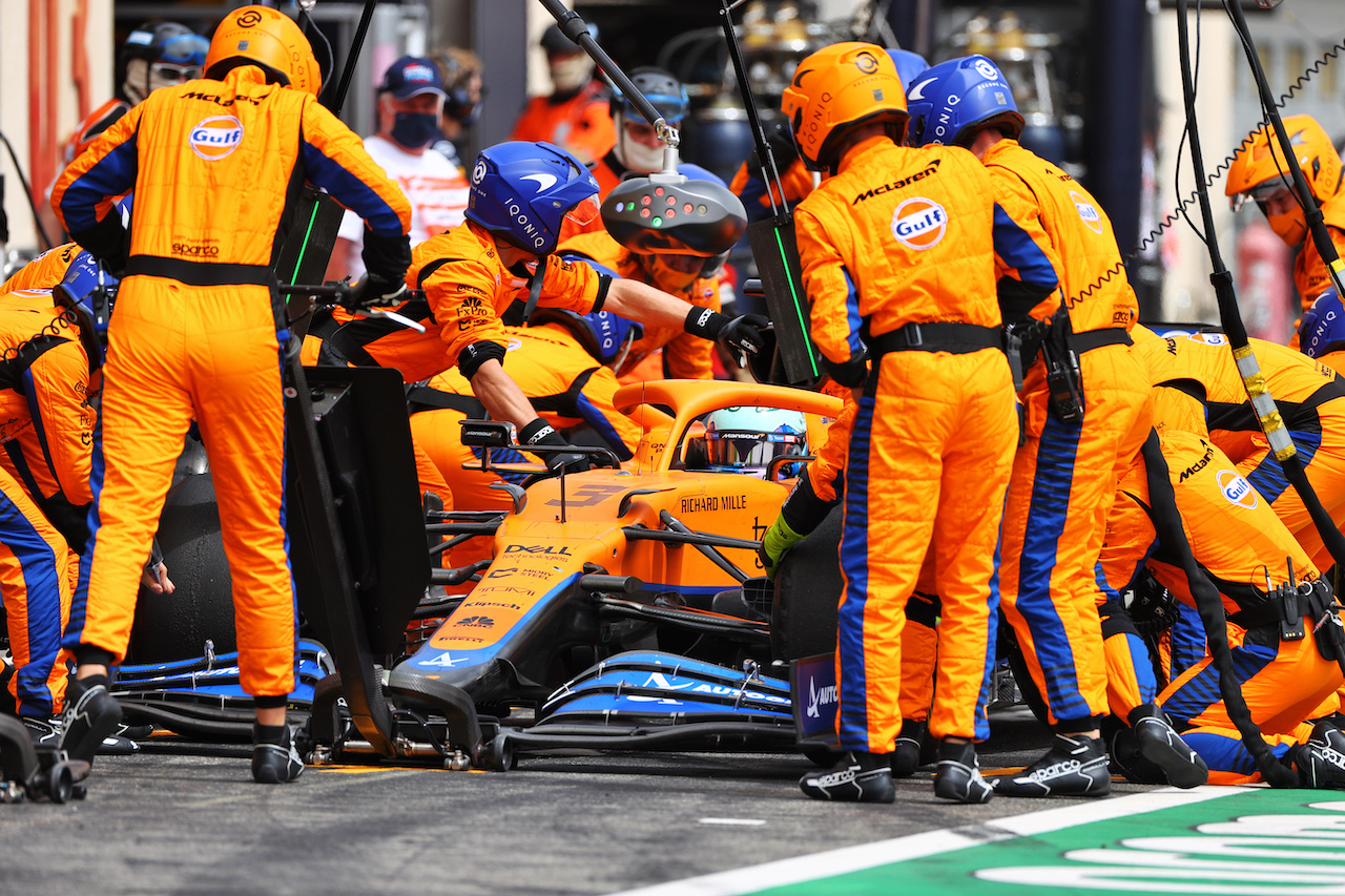 GP FRANCIA, Daniel Ricciardo (AUS) McLaren MCL35M makes a pit stop.
20.06.2021. Formula 1 World Championship, Rd 7, French Grand Prix, Paul Ricard, France, Gara Day.
- www.xpbimages.com, EMail: requests@xpbimages.com © Copyright: Moy / XPB Images