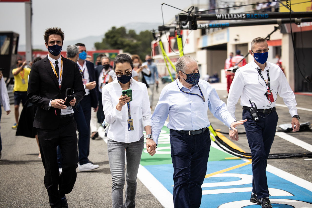 GP FRANCIA, Jean Todt (FRA) FIA President with Michelle Yeoh (MAL) on the grid.
20.06.2021. Formula 1 World Championship, Rd 7, French Grand Prix, Paul Ricard, France, Gara Day.
- www.xpbimages.com, EMail: requests@xpbimages.com © Copyright: Bearne / XPB Images