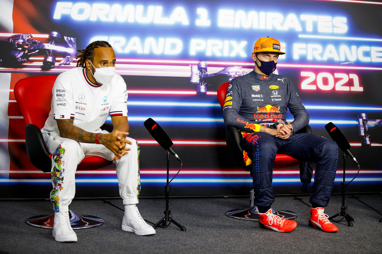 GP FRANCIA, (L to R): Lewis Hamilton (GBR) Mercedes AMG F1 e Max Verstappen (NLD) Red Bull Racing in the post race FIA Press Conference.
20.06.2021. Formula 1 World Championship, Rd 7, French Grand Prix, Paul Ricard, France, Gara Day.
- www.xpbimages.com, EMail: requests@xpbimages.com © Copyright: FIA Pool Image for Editorial Use Only