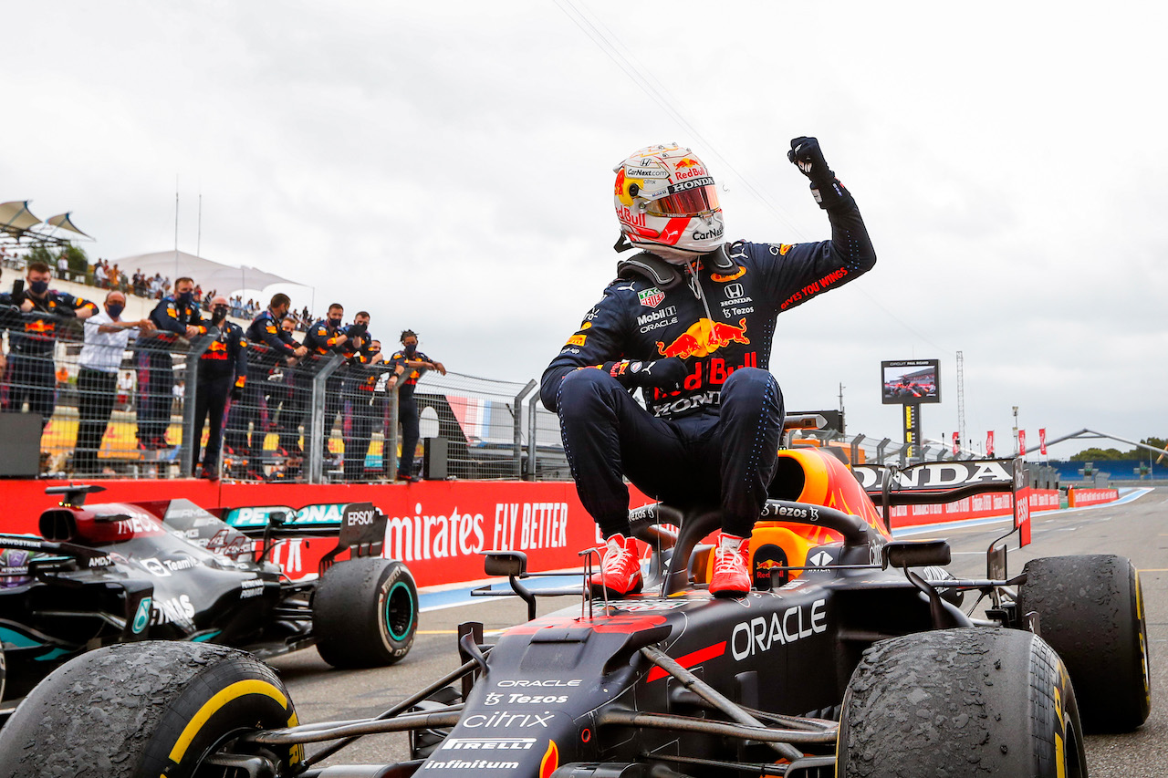 GP FRANCIA, Gara winner Max Verstappen (NLD) Red Bull Racing RB16B celebrates in parc ferme.
20.06.2021. Formula 1 World Championship, Rd 7, French Grand Prix, Paul Ricard, France, Gara Day.
- www.xpbimages.com, EMail: requests@xpbimages.com © Copyright: FIA Pool Image for Editorial Use Only