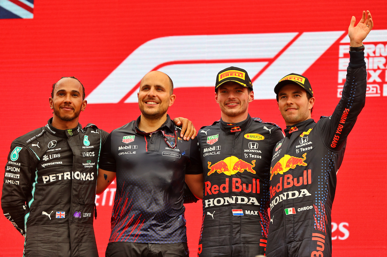GP FRANCIA, The podium (L to R): Lewis Hamilton (GBR) Mercedes AMG F1, second; Gianpiero Lambiase (ITA) Red Bull Racing Engineer; Max Verstappen (NLD) Red Bull Racing, vincitore; Sergio Perez (MEX) Red Bull Racing, third.
20.06.2021. Formula 1 World Championship, Rd 7, French Grand Prix, Paul Ricard, France, Gara Day.
- www.xpbimages.com, EMail: requests@xpbimages.com © Copyright: Moy / XPB Images