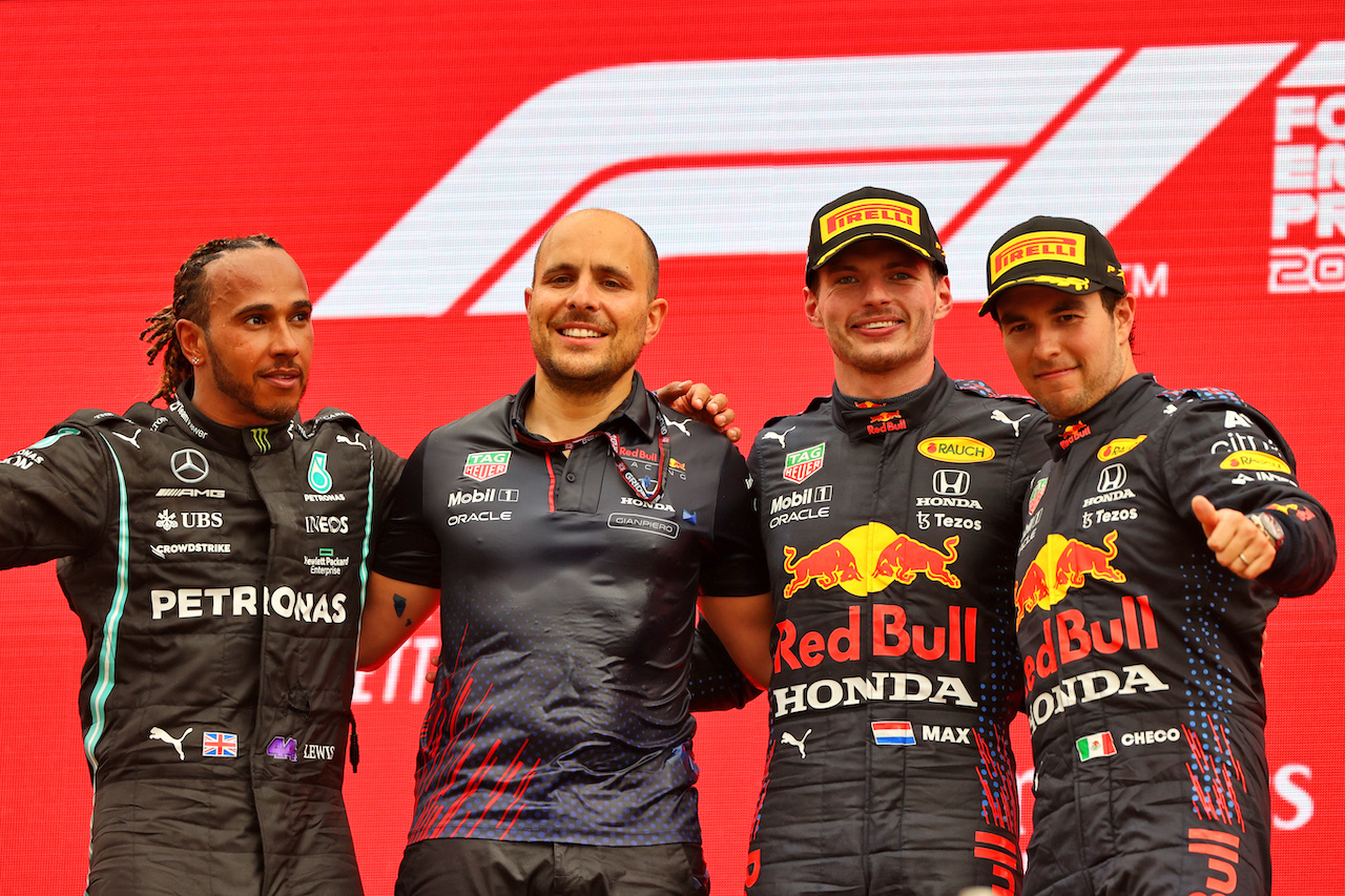 GP FRANCIA, The podium (L to R): Lewis Hamilton (GBR) Mercedes AMG F1, second; Gianpiero Lambiase (ITA) Red Bull Racing Engineer; Max Verstappen (NLD) Red Bull Racing, vincitore; Sergio Perez (MEX) Red Bull Racing, third.
20.06.2021. Formula 1 World Championship, Rd 7, French Grand Prix, Paul Ricard, France, Gara Day.
- www.xpbimages.com, EMail: requests@xpbimages.com © Copyright: Moy / XPB Images