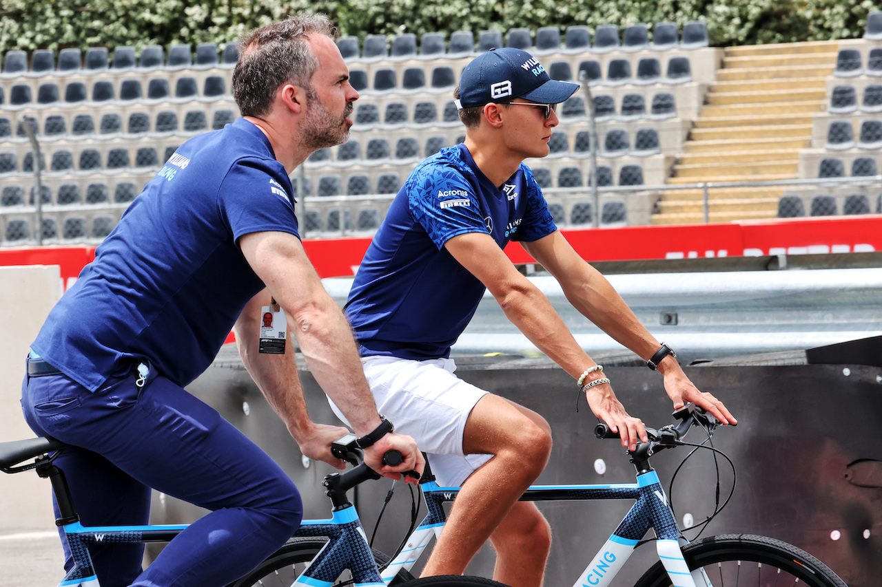 GP FRANCIA, George Russell (GBR) Williams Racing rides the circuit with James Urwin (GBR) Williams Racing Gara Engineer.
17.06.2021. Formula 1 World Championship, Rd 7, French Grand Prix, Paul Ricard, France, Preparation Day.
- www.xpbimages.com, EMail: requests@xpbimages.com © Copyright: Batchelor / XPB Images