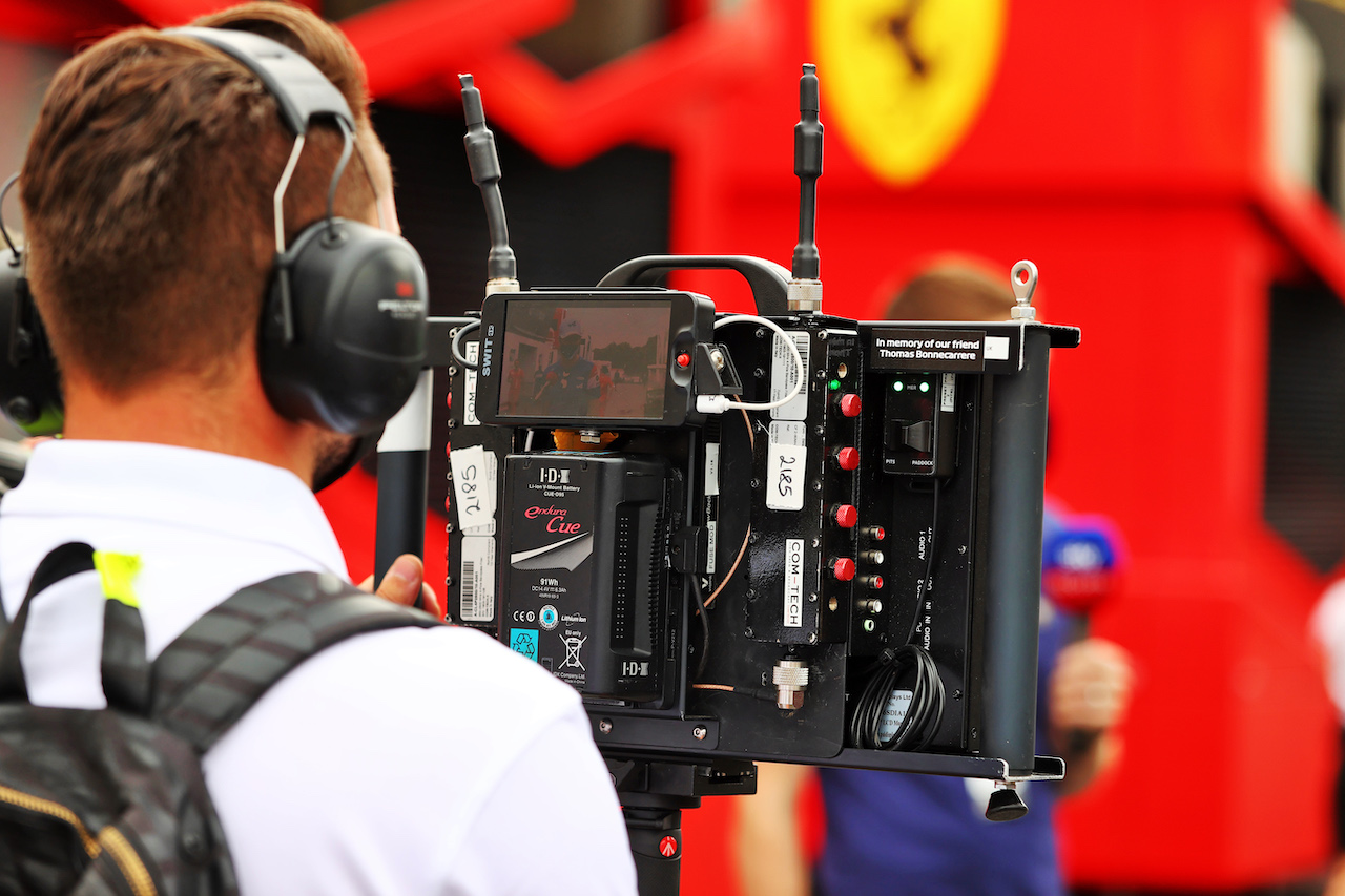 GP FRANCIA, F1 Camera Operator with a tribute to Thomas Bonnecarrere.
17.06.2021. Formula 1 World Championship, Rd 7, French Grand Prix, Paul Ricard, France, Preparation Day.
- www.xpbimages.com, EMail: requests@xpbimages.com © Copyright: Moy / XPB Images