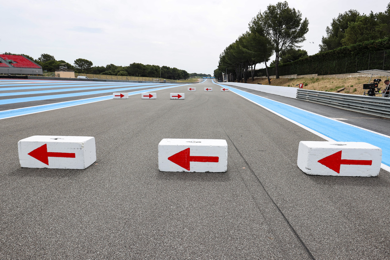 GP FRANCIA, Run off area at the chicane on the Mistral straight.
17.06.2021. Formula 1 World Championship, Rd 7, French Grand Prix, Paul Ricard, France, Preparation Day.
- www.xpbimages.com, EMail: requests@xpbimages.com ¬© Copyright: Charniaux / XPB Images