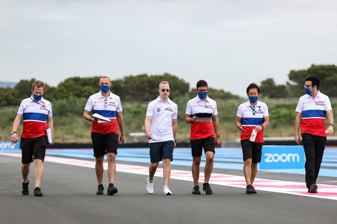 GP FRANCIA, Nikita Mazepin (RUS), Haas F1 Team 
17.06.2021. Formula 1 World Championship, Rd 7, French Grand Prix, Paul Ricard, France, Preparation Day.
- www.xpbimages.com, EMail: requests@xpbimages.com ¬© Copyright: Charniaux / XPB Images