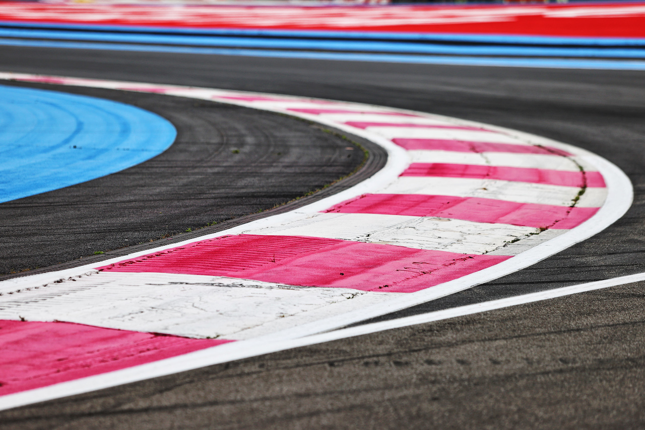 GP FRANCIA, Circuit Atmosfera - kerb detail.
17.06.2021. Formula 1 World Championship, Rd 7, French Grand Prix, Paul Ricard, France, Preparation Day.
- www.xpbimages.com, EMail: requests@xpbimages.com © Copyright: Moy / XPB Images