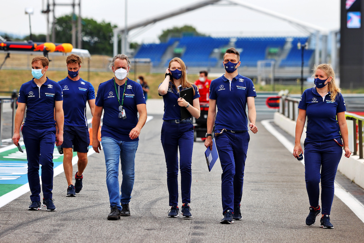 GP FRANCIA, Williams Racing walk the circuit.
17.06.2021. Formula 1 World Championship, Rd 7, French Grand Prix, Paul Ricard, France, Preparation Day.
- www.xpbimages.com, EMail: requests@xpbimages.com © Copyright: Moy / XPB Images