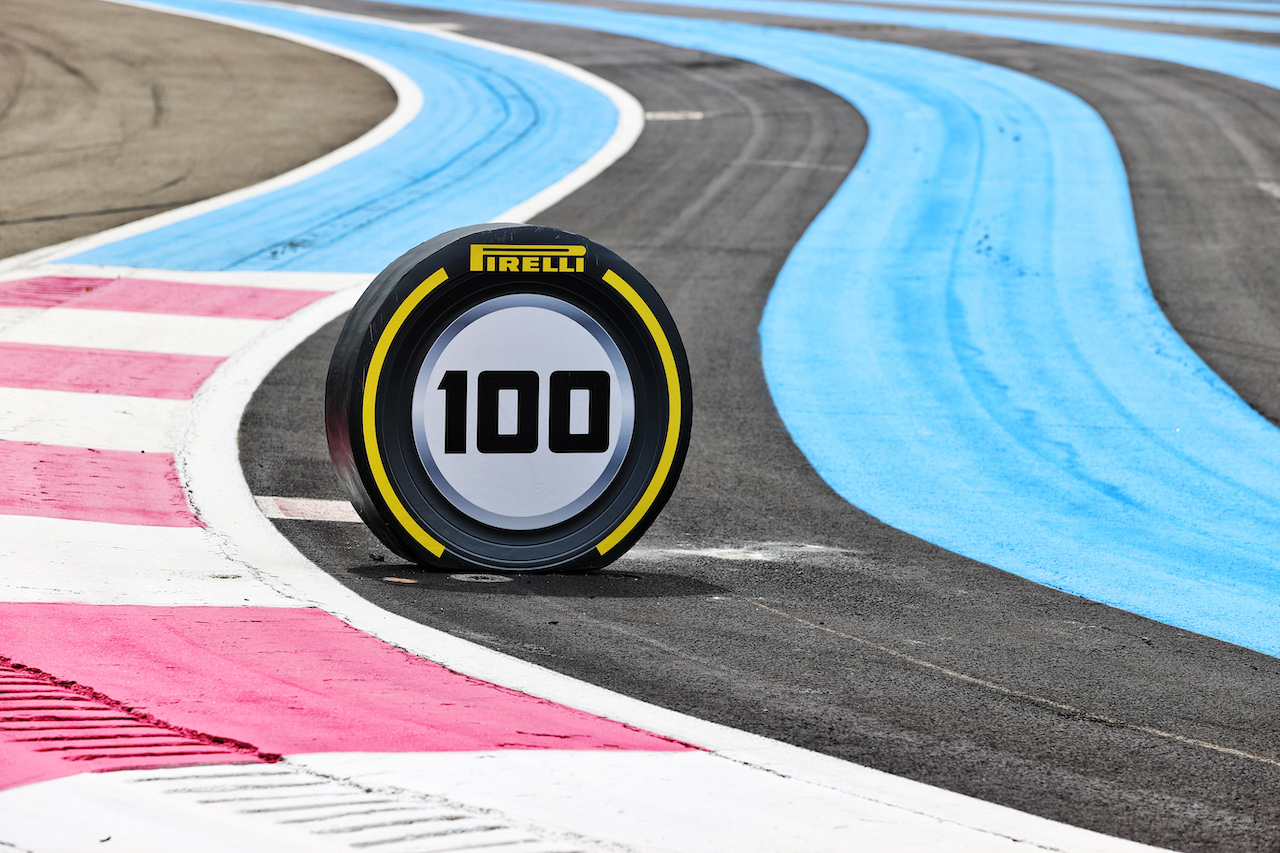 GP FRANCIA, Circuit Atmosfera - Pirelli branded brake marker board.
17.06.2021. Formula 1 World Championship, Rd 7, French Grand Prix, Paul Ricard, France, Preparation Day.
- www.xpbimages.com, EMail: requests@xpbimages.com © Copyright: Moy / XPB Images