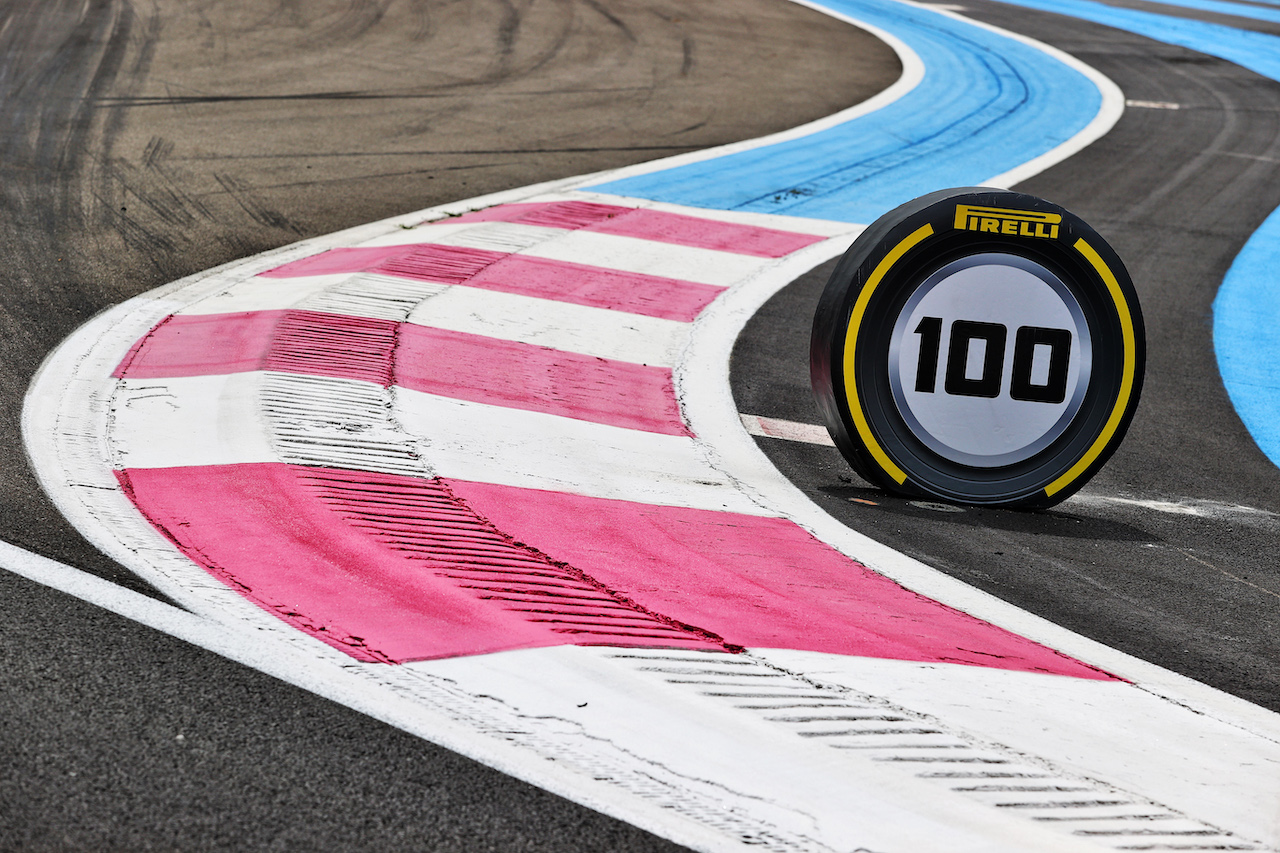 GP FRANCIA, Circuit Atmosfera - Pirelli branded brake marker board.
17.06.2021. Formula 1 World Championship, Rd 7, French Grand Prix, Paul Ricard, France, Preparation Day.
- www.xpbimages.com, EMail: requests@xpbimages.com © Copyright: Moy / XPB Images