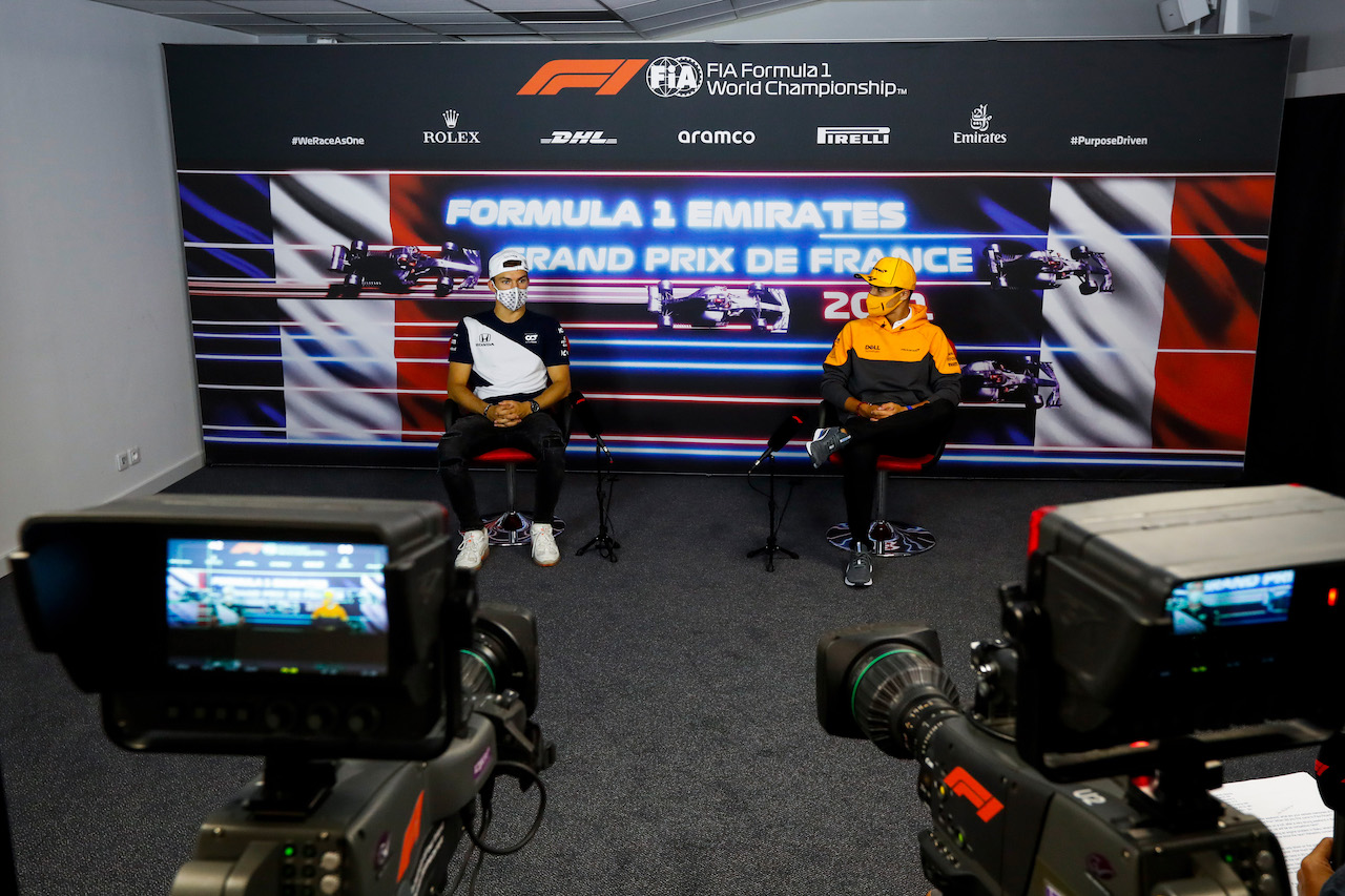 GP FRANCIA, (L to R): Pierre Gasly (FRA) AlphaTauri with Lando Norris (GBR) McLaren in the FIA Press Conference.
17.06.2021. Formula 1 World Championship, Rd 7, French Grand Prix, Paul Ricard, France, Preparation Day.
- www.xpbimages.com, EMail: requests@xpbimages.com © Copyright: FIA Pool Image for Editorial Use Only