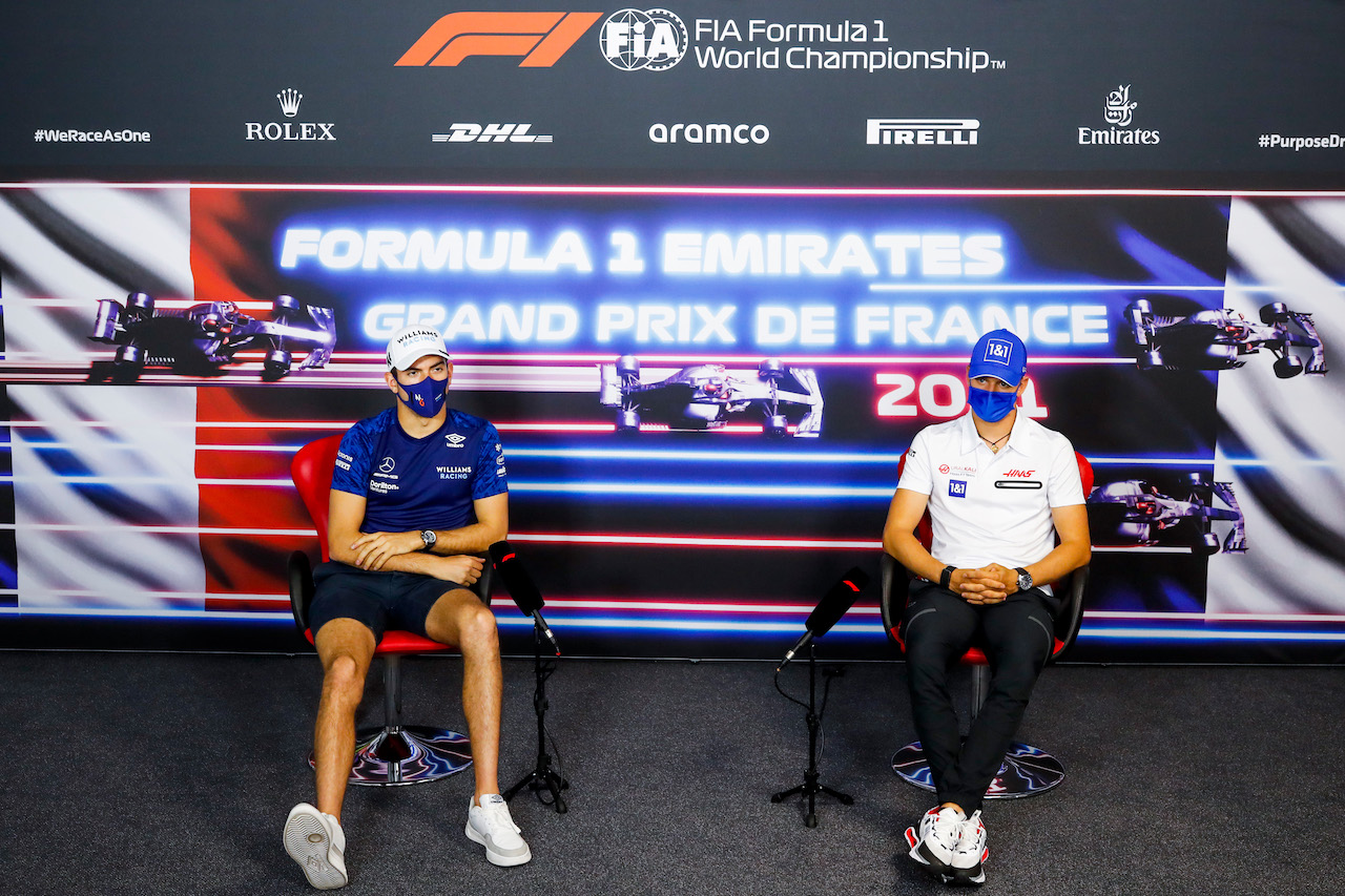 GP FRANCIA, (L to R): Nicholas Latifi (CDN) Williams Racing e Mick Schumacher (GER) Haas F1 Team in the FIA Press Conference.
17.06.2021. Formula 1 World Championship, Rd 7, French Grand Prix, Paul Ricard, France, Preparation Day.
- www.xpbimages.com, EMail: requests@xpbimages.com © Copyright: FIA Pool Image for Editorial Use Only