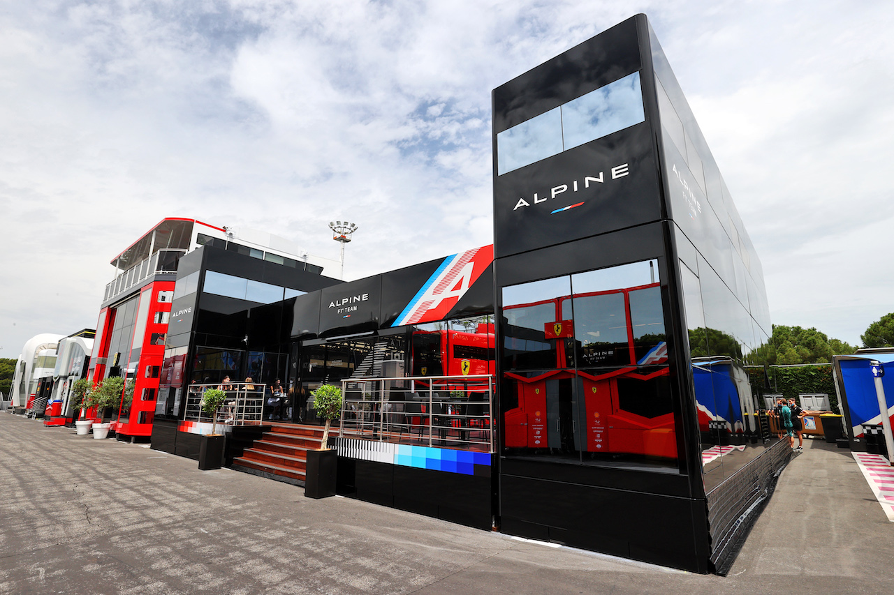 GP FRANCIA, Alpine F1 Team motorhome in the paddock.
17.06.2021. Formula 1 World Championship, Rd 7, French Grand Prix, Paul Ricard, France, Preparation Day.
- www.xpbimages.com, EMail: requests@xpbimages.com © Copyright: Moy / XPB Images