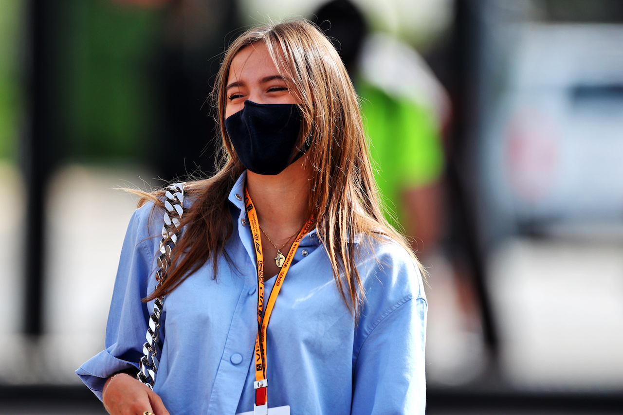 GP FRANCIA, Charlotte Sine (MON) girlfriend of Charles Leclerc (MON) Ferrari.
19.06.2021. Formula 1 World Championship, Rd 7, French Grand Prix, Paul Ricard, France, Qualifiche Day.
- www.xpbimages.com, EMail: requests@xpbimages.com © Copyright: Moy / XPB Images