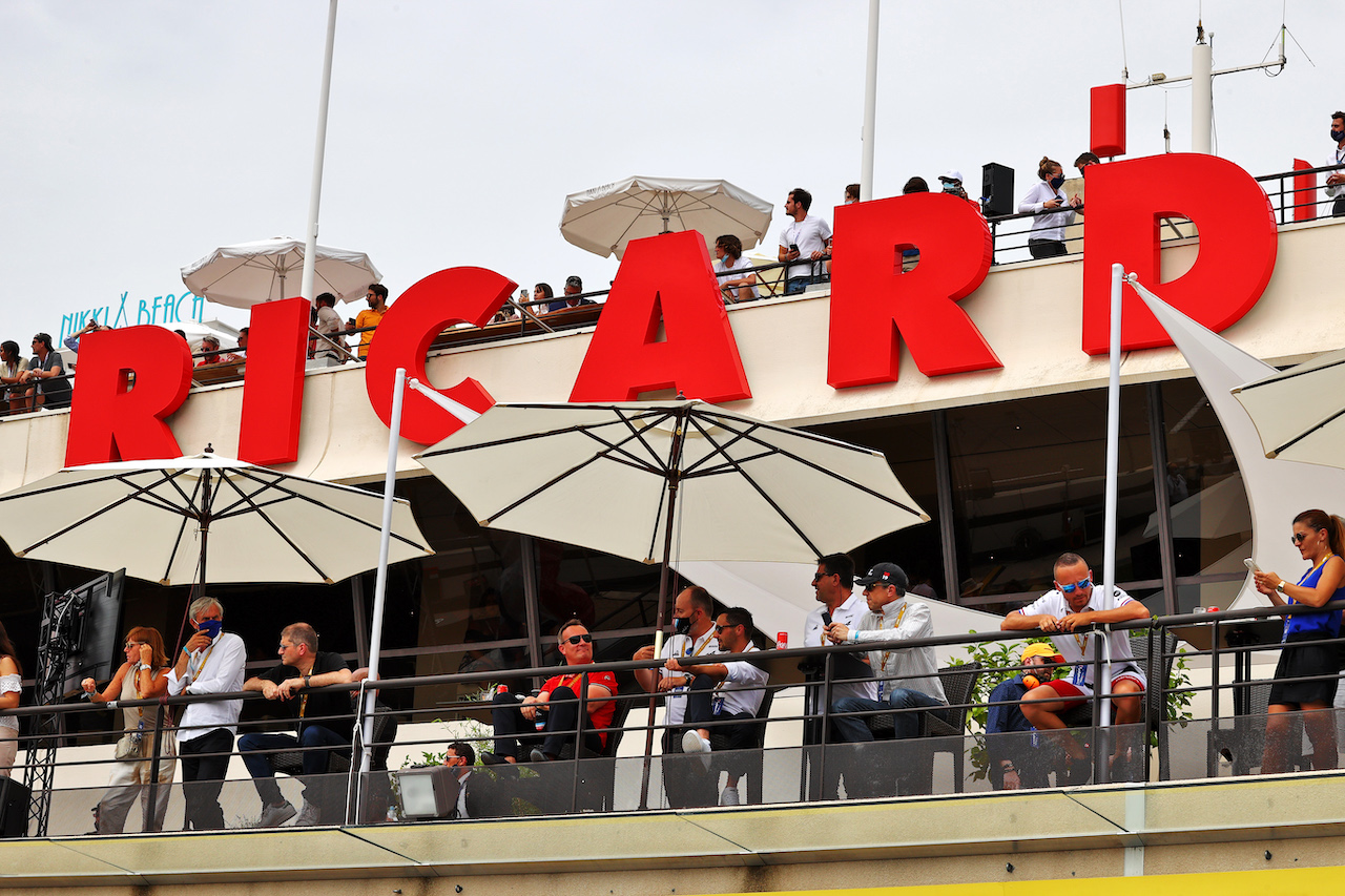 GP FRANCIA, Circuit Atmosfera - Paddock Club guests.
19.06.2021. Formula 1 World Championship, Rd 7, French Grand Prix, Paul Ricard, France, Qualifiche Day.
- www.xpbimages.com, EMail: requests@xpbimages.com © Copyright: Moy / XPB Images