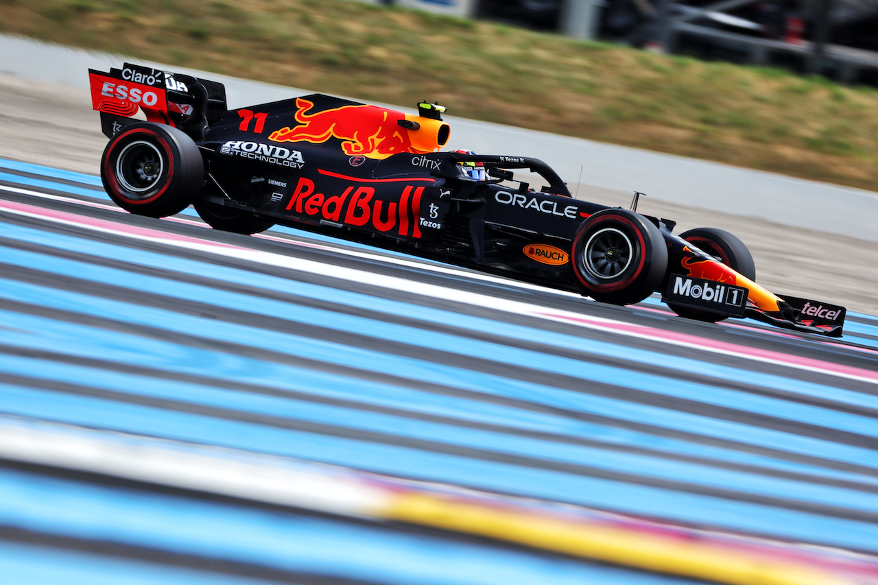 GP FRANCIA, Sergio Perez (MEX) Red Bull Racing RB16B.
18.06.2021. Formula 1 World Championship, Rd 7, French Grand Prix, Paul Ricard, France, Practice Day.
- www.xpbimages.com, EMail: requests@xpbimages.com © Copyright: Charniaux / XPB Images