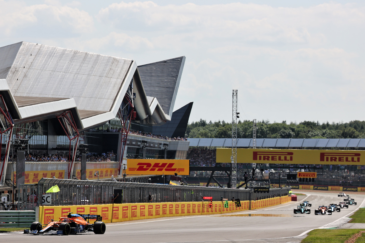 GP GRAN BRETAGNA, Lando Norris (GBR) McLaren MCL35M.
18.07.2021. Formula 1 World Championship, Rd 10, British Grand Prix, Silverstone, England, Gara Day.
- www.xpbimages.com, EMail: requests@xpbimages.com © Copyright: Batchelor / XPB Images
