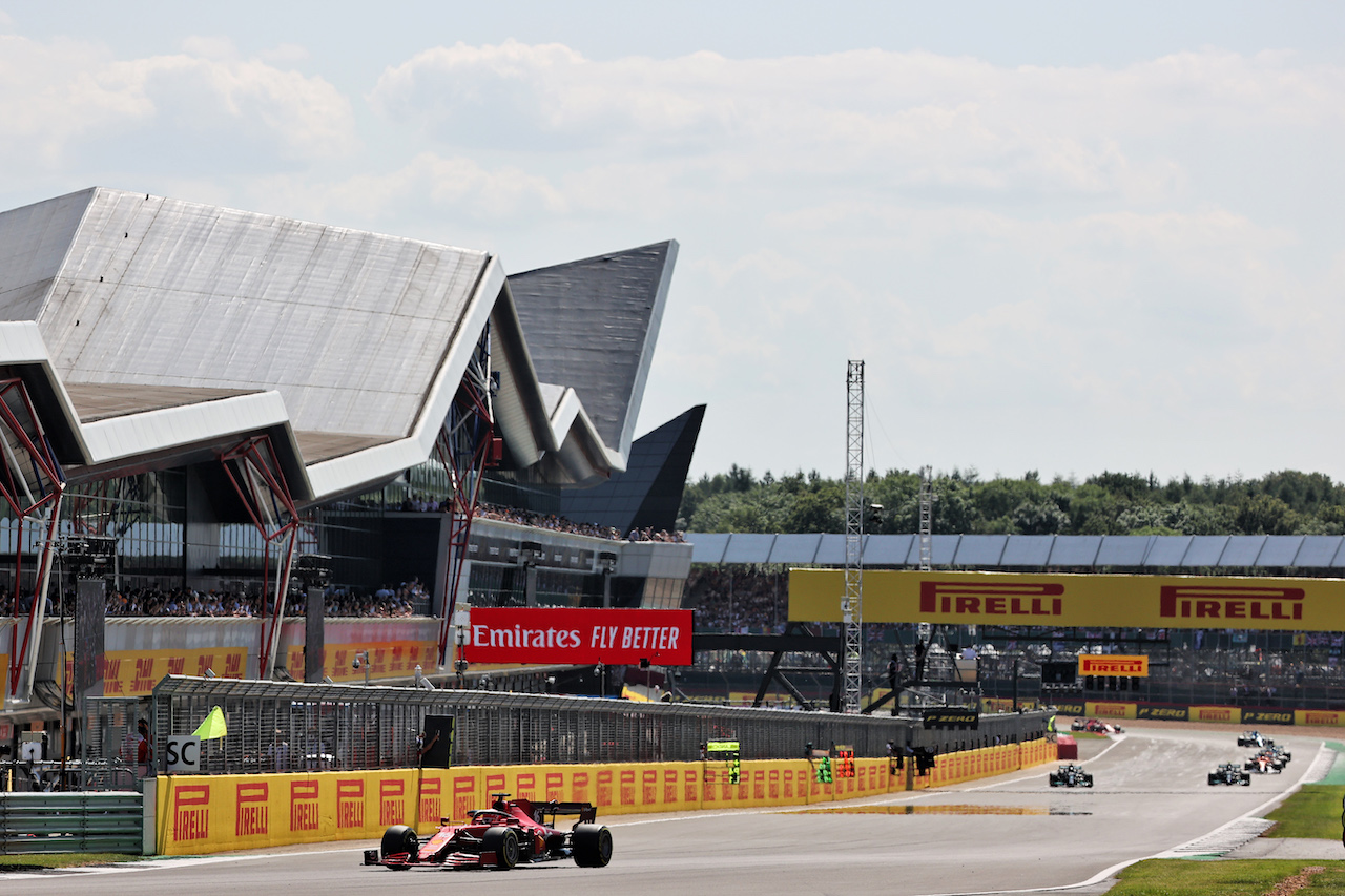 GP GRAN BRETAGNA, Charles Leclerc (MON) Ferrari SF-21.
18.07.2021. Formula 1 World Championship, Rd 10, British Grand Prix, Silverstone, England, Gara Day.
- www.xpbimages.com, EMail: requests@xpbimages.com © Copyright: Batchelor / XPB Images