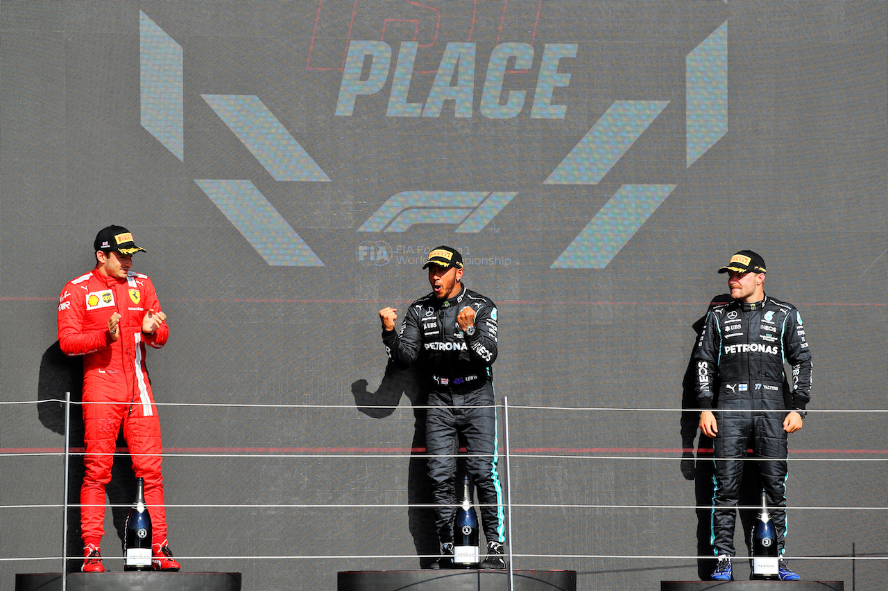 GP GRAN BRETAGNA, The podium (L to R): Charles Leclerc (MON) Ferrari, second; Lewis Hamilton (GBR) Mercedes AMG F1, vincitore; Valtteri Bottas (FIN) Mercedes AMG F1, third.
18.07.2021. Formula 1 World Championship, Rd 10, British Grand Prix, Silverstone, England, Gara Day.
 - www.xpbimages.com, EMail: requests@xpbimages.com © Copyright: Davenport / XPB Images