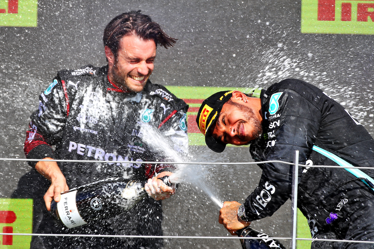 GP GRAN BRETAGNA, Gara winner Lewis Hamilton (GBR) Mercedes AMG F1 celebrates on the podium.
18.07.2021. Formula 1 World Championship, Rd 10, British Grand Prix, Silverstone, England, Gara Day.
 - www.xpbimages.com, EMail: requests@xpbimages.com © Copyright: Davenport / XPB Images