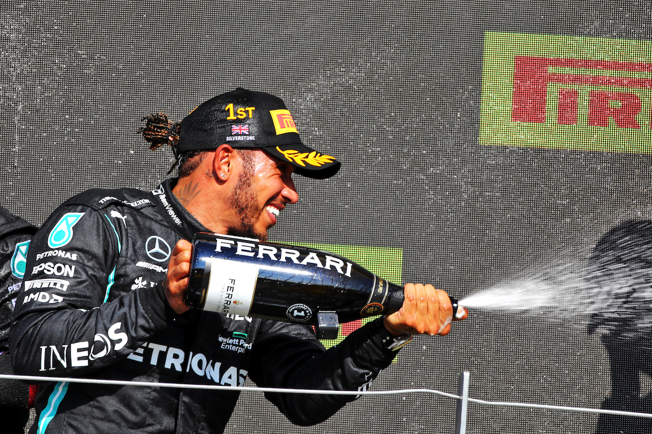 GP GRAN BRETAGNA, Gara winner Lewis Hamilton (GBR) Mercedes AMG F1 celebrates on the podium.
18.07.2021. Formula 1 World Championship, Rd 10, British Grand Prix, Silverstone, England, Gara Day.
 - www.xpbimages.com, EMail: requests@xpbimages.com © Copyright: Davenport / XPB Images