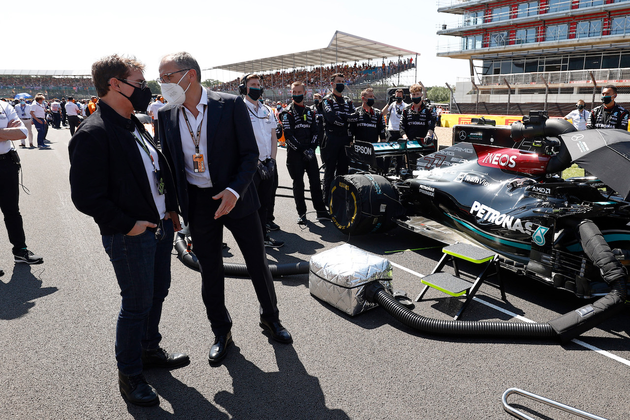 GP GRAN BRETAGNA, (L to R): Tom Cruise (GBR) Actor with Stefano Domenicali (ITA) Formula One President e CEO on the grid.
18.07.2021. Formula 1 World Championship, Rd 10, British Grand Prix, Silverstone, England, Gara Day.
- www.xpbimages.com, EMail: requests@xpbimages.com © Copyright: FIA Pool Image for Editorial Use Only
