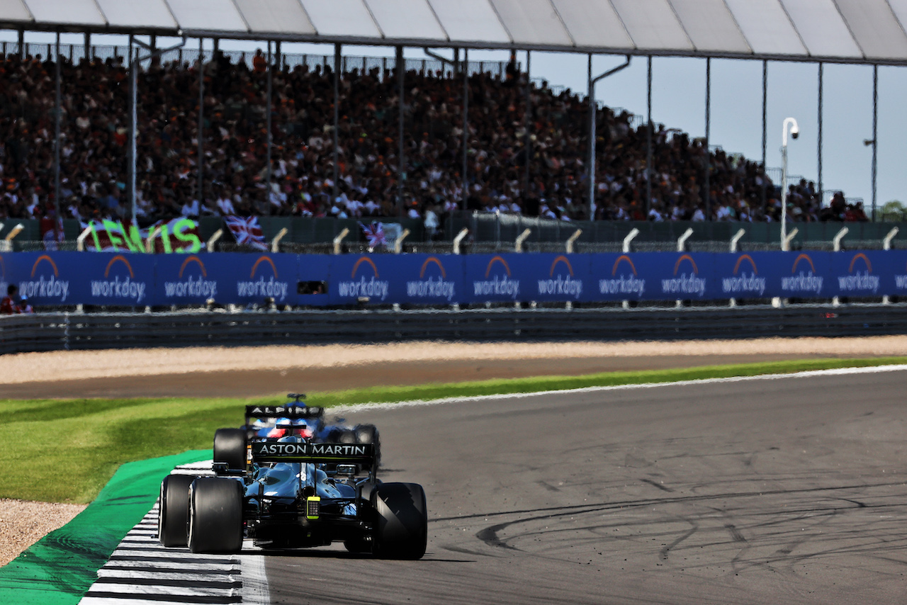 GP GRAN BRETAGNA, Lance Stroll (CDN) Aston Martin F1 Team AMR21.
18.07.2021. Formula 1 World Championship, Rd 10, British Grand Prix, Silverstone, England, Gara Day.
- www.xpbimages.com, EMail: requests@xpbimages.com © Copyright: Batchelor / XPB Images