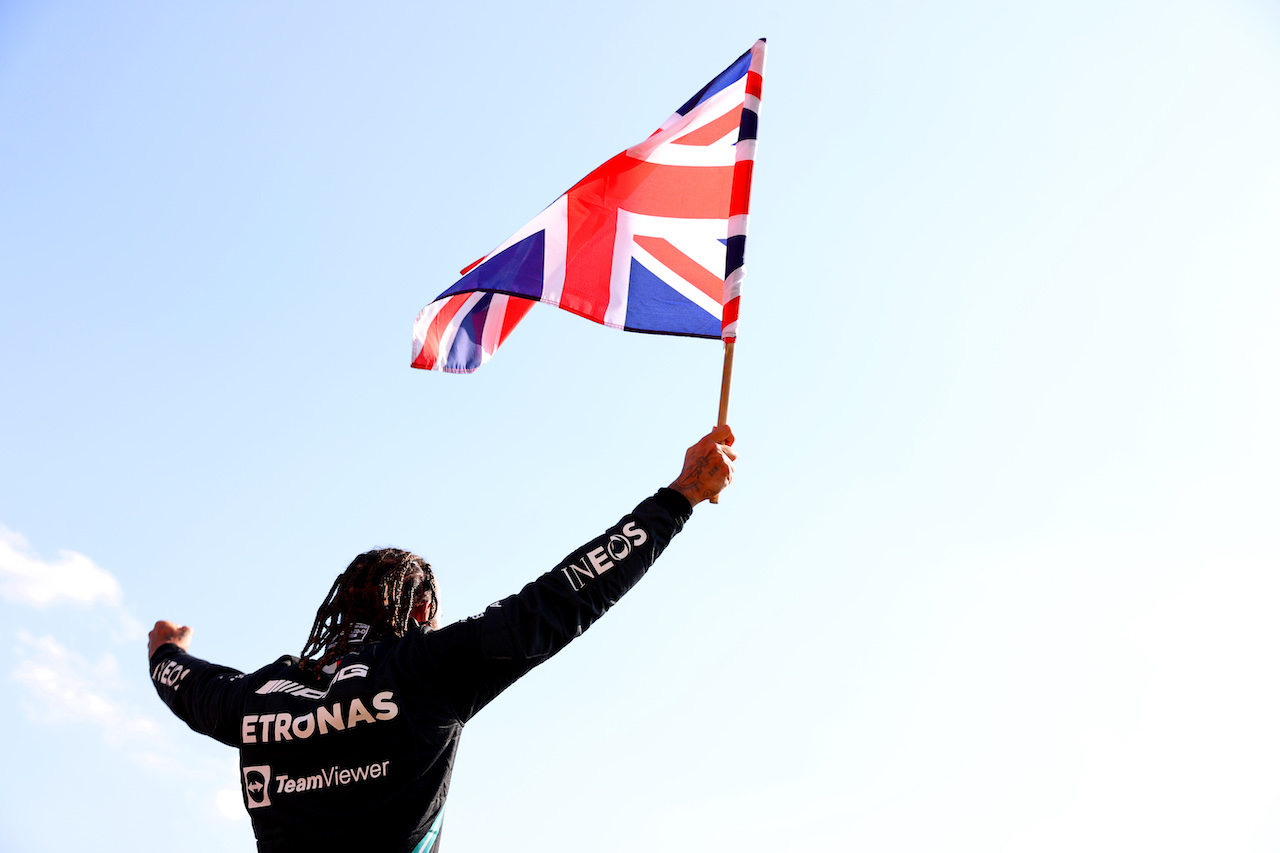 GP GRAN BRETAGNA, 1st place Lewis Hamilton (GBR) Mercedes AMG F1 W12.
18.07.2021. Formula 1 World Championship, Rd 10, British Grand Prix, Silverstone, England, Gara Day.
- www.xpbimages.com, EMail: requests@xpbimages.com © Copyright: Batchelor / XPB Images