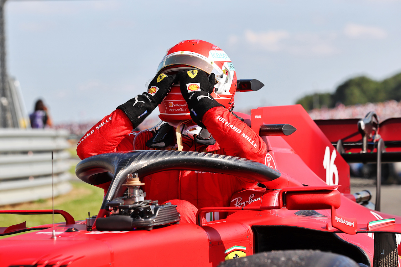 GP GRAN BRETAGNA, Second placed Charles Leclerc (MON) Ferrari SF-21 in parc ferme.
18.07.2021. Formula 1 World Championship, Rd 10, British Grand Prix, Silverstone, England, Gara Day.
- www.xpbimages.com, EMail: requests@xpbimages.com © Copyright: Batchelor / XPB Images