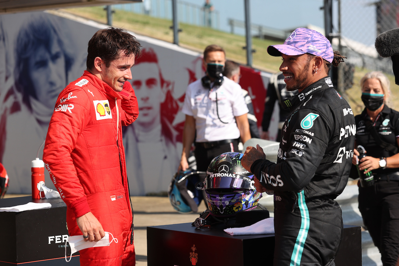 GP GRAN BRETAGNA, Charles Leclerc (MON) Ferrari SF-21 e Lewis Hamilton (GBR) Mercedes AMG F1.
18.07.2021. Formula 1 World Championship, Rd 10, British Grand Prix, Silverstone, England, Gara Day.
- www.xpbimages.com, EMail: requests@xpbimages.com © Copyright: Batchelor / XPB Images