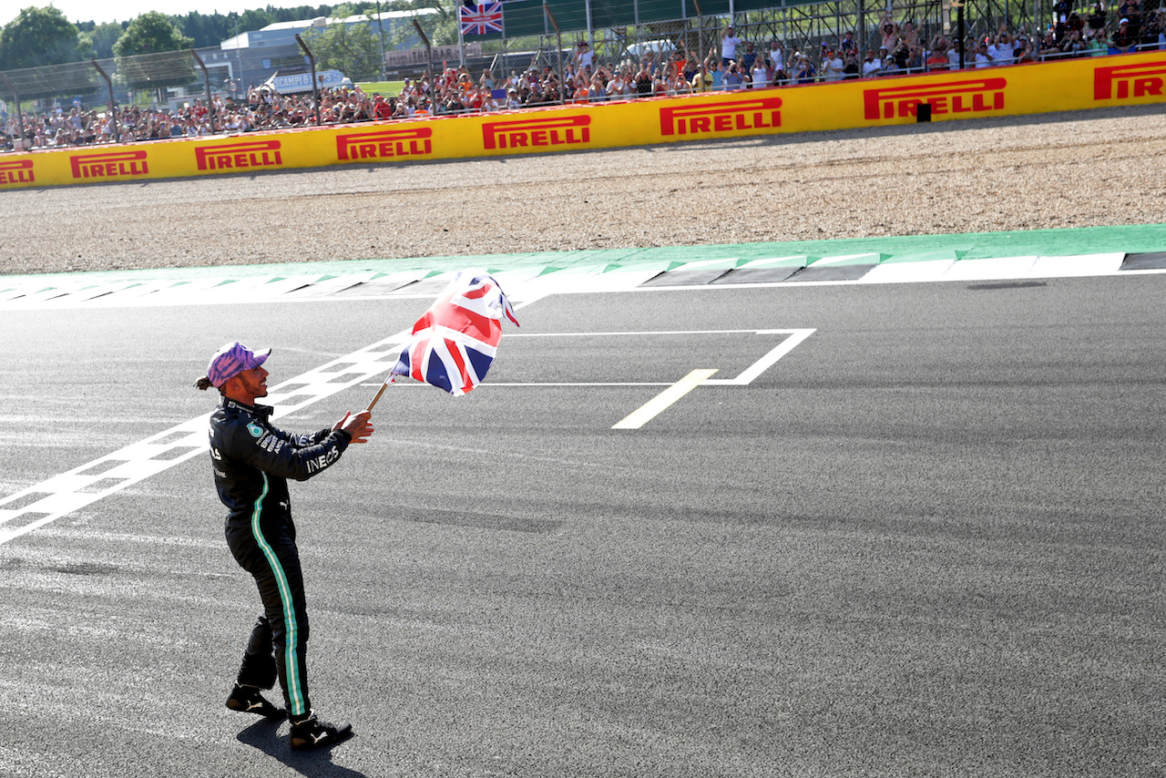 GP GRAN BRETAGNA, Gara winner Lewis Hamilton (GBR) Mercedes AMG F1 celebrates at the end of the race.
18.07.2021. Formula 1 World Championship, Rd 10, British Grand Prix, Silverstone, England, Gara Day.
- www.xpbimages.com, EMail: requests@xpbimages.com © Copyright: Staley / XPB Images