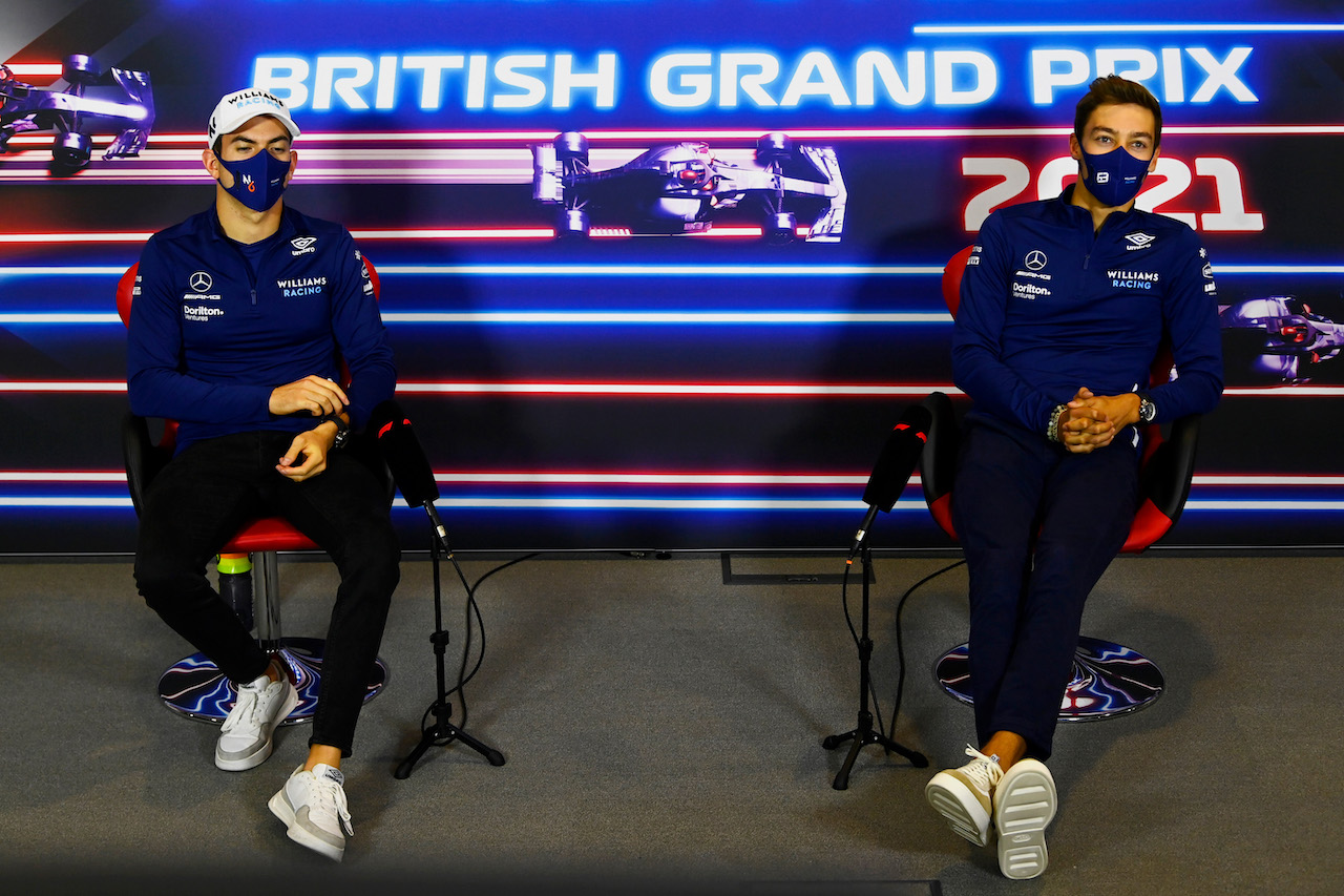 GP GRAN BRETAGNA, (L to R): Nicholas Latifi (CDN) Williams Racing e team mate George Russell (GBR) Williams Racing in the FIA Press Conference.
15.07.2021. Formula 1 World Championship, Rd 10, British Grand Prix, Silverstone, England, Preparation Day.
- www.xpbimages.com, EMail: requests@xpbimages.com © Copyright: FIA Pool Image for Editorial Use Only