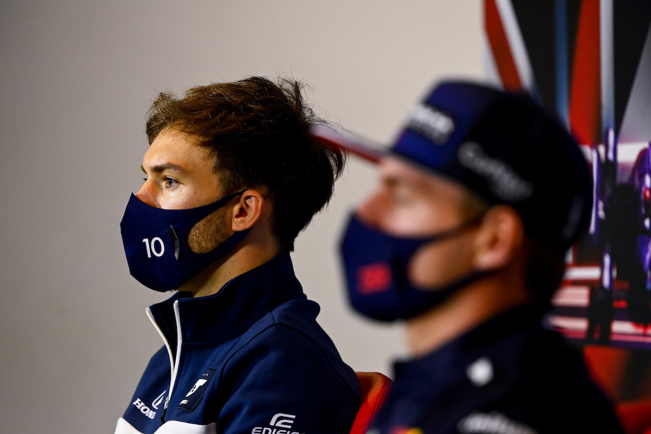 GP GRAN BRETAGNA, Pierre Gasly (FRA) AlphaTauri e Max Verstappen (NLD) Red Bull Racing in the FIA Press Conference.
15.07.2021. Formula 1 World Championship, Rd 10, British Grand Prix, Silverstone, England, Preparation Day.
- www.xpbimages.com, EMail: requests@xpbimages.com © Copyright: FIA Pool Image for Editorial Use Only