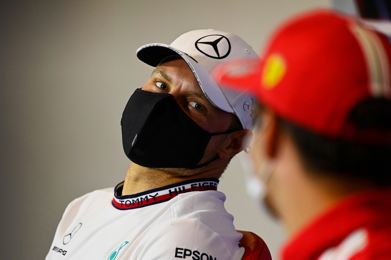 GP GRAN BRETAGNA, Valtteri Bottas (FIN) Mercedes AMG F1 e Charles Leclerc (MON) Ferrari in the FIA Press Conference.
15.07.2021. Formula 1 World Championship, Rd 10, British Grand Prix, Silverstone, England, Preparation Day.
- www.xpbimages.com, EMail: requests@xpbimages.com © Copyright: FIA Pool Image for Editorial Use Only