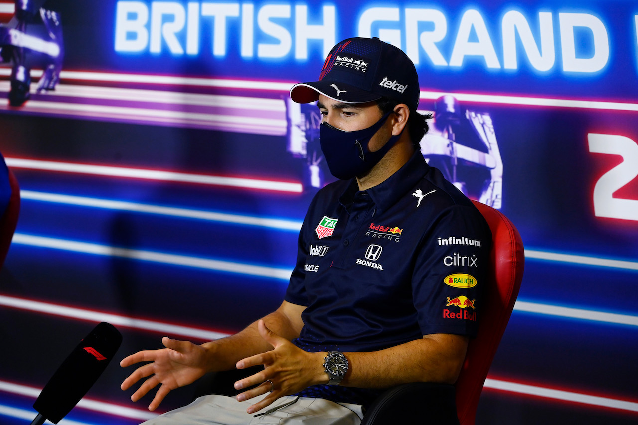 GP GRAN BRETAGNA, Sergio Perez (MEX) Red Bull Racing in the FIA Press Conference.
15.07.2021. Formula 1 World Championship, Rd 10, British Grand Prix, Silverstone, England, Preparation Day.
- www.xpbimages.com, EMail: requests@xpbimages.com © Copyright: FIA Pool Image for Editorial Use Only