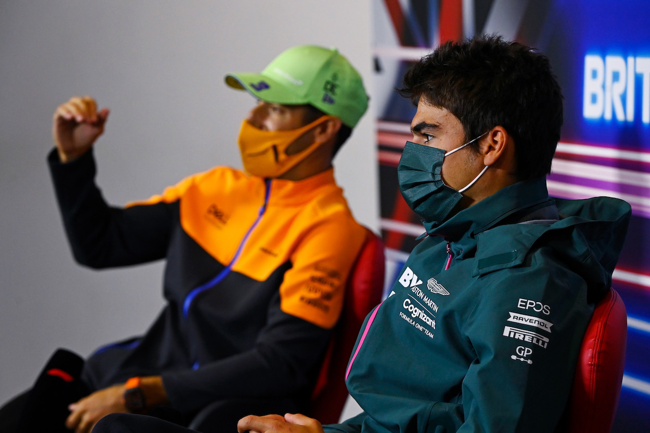GP GRAN BRETAGNA, Lance Stroll (CDN) Aston Martin F1 Team e Daniel Ricciardo (AUS) McLaren in the FIA Press Conference.
15.07.2021. Formula 1 World Championship, Rd 10, British Grand Prix, Silverstone, England, Preparation Day.
- www.xpbimages.com, EMail: requests@xpbimages.com © Copyright: FIA Pool Image for Editorial Use Only