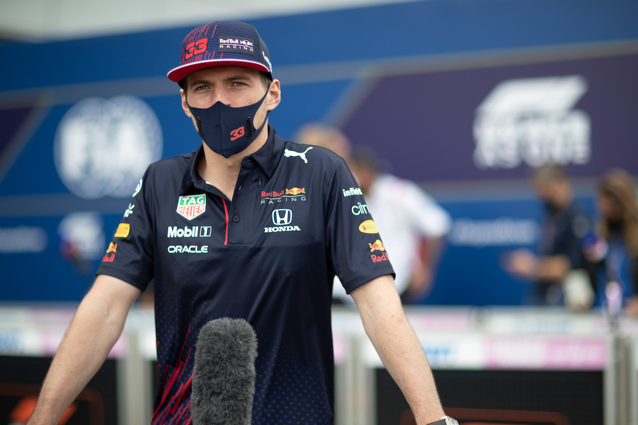 GP GRAN BRETAGNA, Max Verstappen (NLD) Red Bull Racing with the media.
15.07.2021. Formula 1 World Championship, Rd 10, British Grand Prix, Silverstone, England, Preparation Day.
- www.xpbimages.com, EMail: requests@xpbimages.com © Copyright: Staley / XPB Images