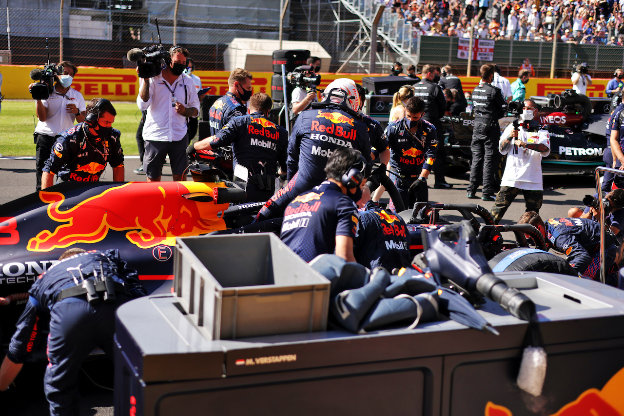 GP GRAN BRETAGNA, Max Verstappen (NLD) Red Bull Racing RB16B on the grid.
17.07.2021. Formula 1 World Championship, Rd 10, British Grand Prix, Silverstone, England, Qualifiche Day.
- www.xpbimages.com, EMail: requests@xpbimages.com © Copyright: Bearne / XPB Images