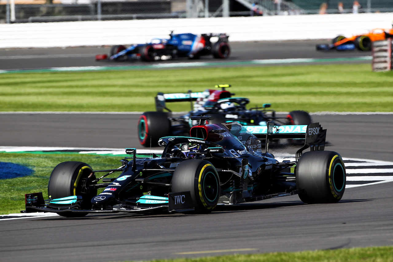 GP GRAN BRETAGNA, Lewis Hamilton (GBR) Mercedes AMG F1 W12.
17.07.2021. Formula 1 World Championship, Rd 10, British Grand Prix, Silverstone, England, Qualifiche Day.
 - www.xpbimages.com, EMail: requests@xpbimages.com © Copyright: Davenport / XPB Images