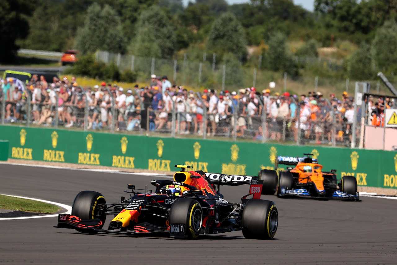 GP GRAN BRETAGNA, Sergio Perez (MEX) Red Bull Racing RB16B.
17.07.2021. Formula 1 World Championship, Rd 10, British Grand Prix, Silverstone, England, Qualifiche Day.
- www.xpbimages.com, EMail: requests@xpbimages.com ¬© Copyright: Batchelor / XPB Images