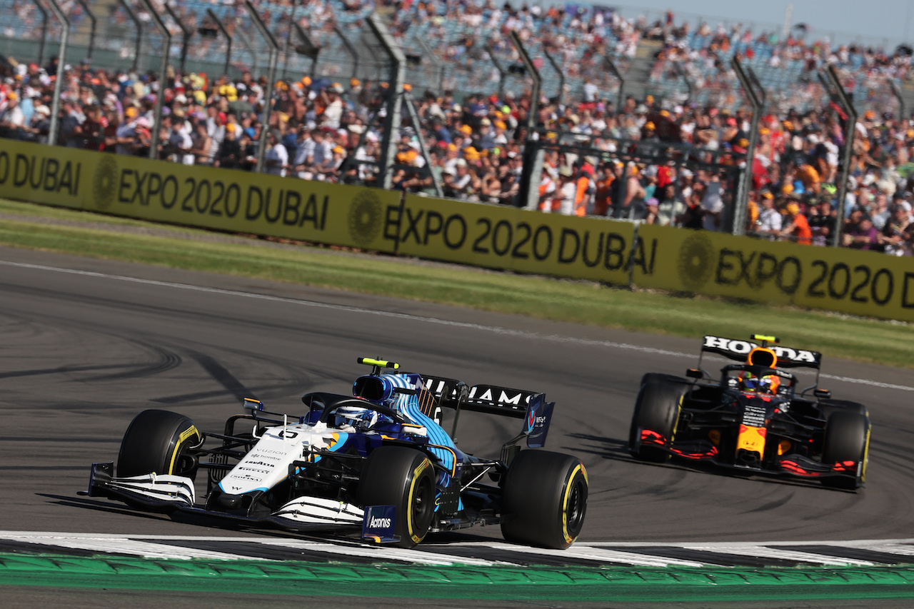 GP GRAN BRETAGNA, Nicholas Latifi (CDN) Williams Racing FW43B.
17.07.2021. Formula 1 World Championship, Rd 10, British Grand Prix, Silverstone, England, Qualifiche Day.
- www.xpbimages.com, EMail: requests@xpbimages.com © Copyright: Batchelor / XPB Images