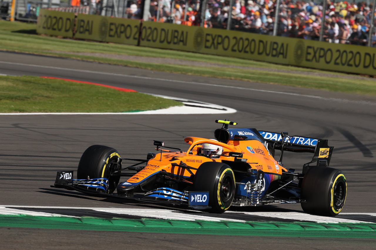 GP GRAN BRETAGNA, Lando Norris (GBR) McLaren MCL35M.
17.07.2021. Formula 1 World Championship, Rd 10, British Grand Prix, Silverstone, England, Qualifiche Day.
- www.xpbimages.com, EMail: requests@xpbimages.com © Copyright: Batchelor / XPB Images