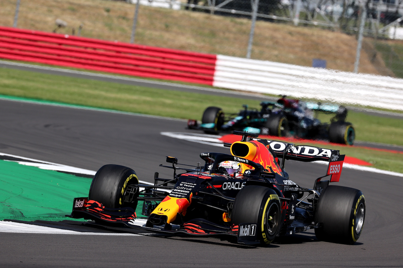 GP GRAN BRETAGNA, Max Verstappen (NLD) Red Bull Racing RB16B.
17.07.2021. Formula 1 World Championship, Rd 10, British Grand Prix, Silverstone, England, Qualifiche Day.
- www.xpbimages.com, EMail: requests@xpbimages.com © Copyright: Batchelor / XPB Images