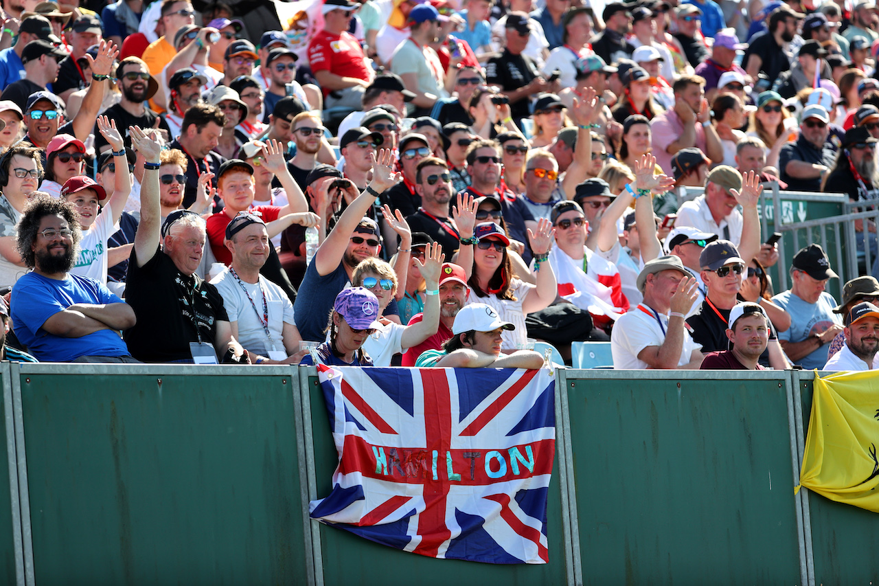 GP GRAN BRETAGNA, Gara Fans e flags
17.07.2021. Formula 1 World Championship, Rd 10, British Grand Prix, Silverstone, England, Qualifiche Day.
- www.xpbimages.com, EMail: requests@xpbimages.com ¬© Copyright: Batchelor / XPB Images